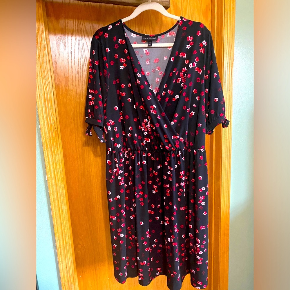 Flattering dress - great condition!